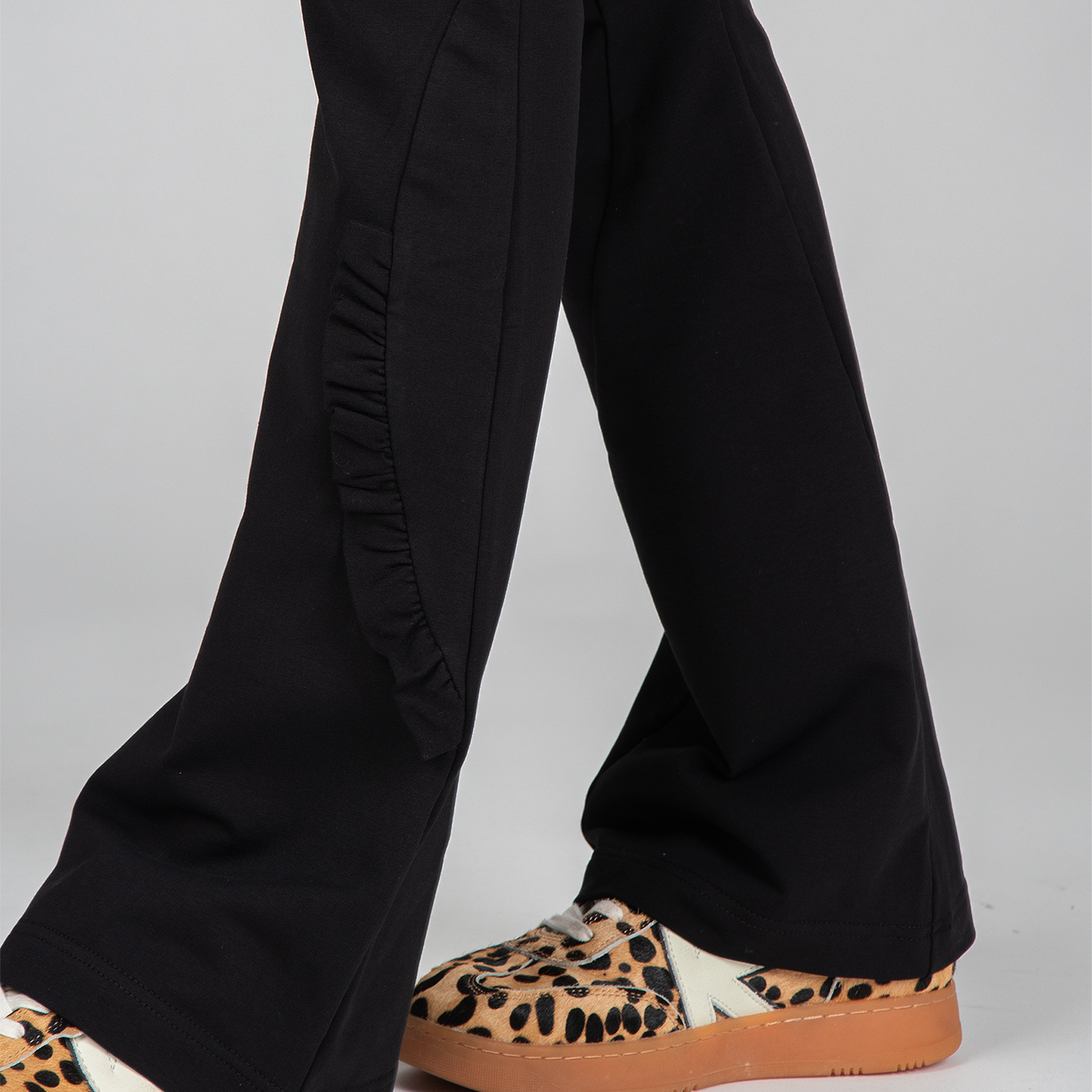 andNEYA - ženske hlače - KOLEKCIJA